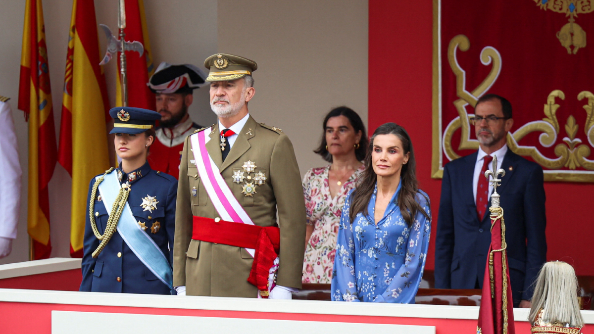 Leonor se da un baño de masas en su primera vez en el Día de las Fuerzas Armadas: exquisita en protocolo y confesiones con su padre