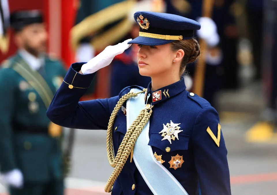 El desfile de las Fuerzas Armadas en Vigo, en imágenes
