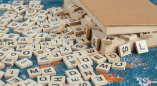 Nuestra lengua y el inglés a troche y moche