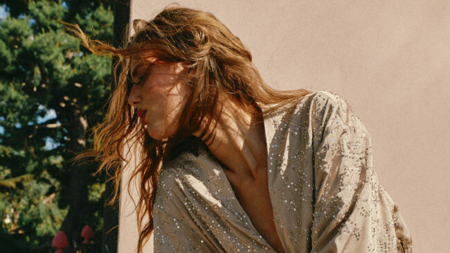 Terremoto en Zara: la firma de Amancio Ortega apuesta en su nueva colección por la mezcla de colores más inesperada del verano
