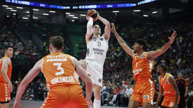 El Real Madrid tumba al Valencia Basket y luchará por la Euroliga ante Olympiacos