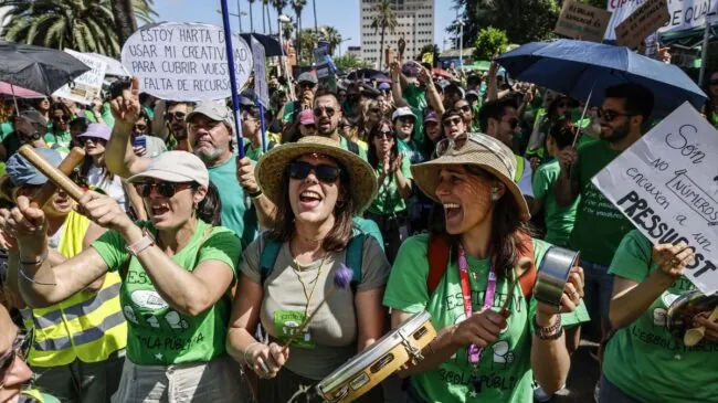 Docentes correctores de la PAU valenciana renuncian: los servicios mínimos son «abusivos»