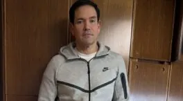 Rubio posa desde el avión presidencial con el chándal que llevaba Maduro tras su captura