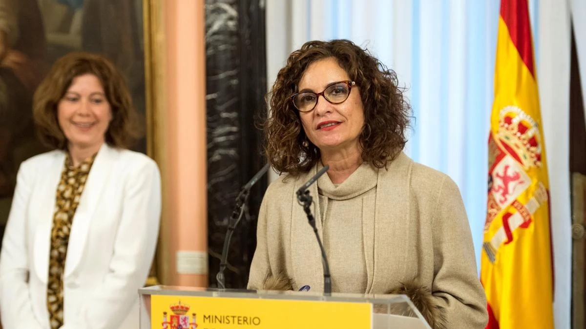 Montero premió con un sueldo de 120.000 euros a la responsable del rescate de Plus Ultra