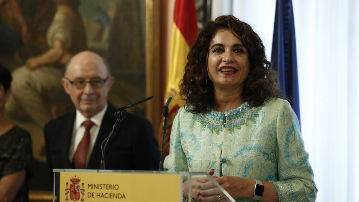 De gerente de un hospital en Sevilla a la política nacional: el pasado de María Jesús Montero más allá de las elecciones de Andalucía