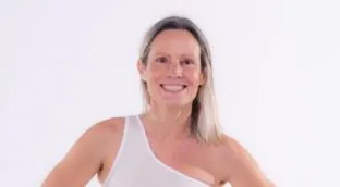 Marimi García, entrenadora personal: «Lo ideal a los 50 años es entrenar tres o cuatro días de fuerza y alternarlos con caminar o montar en bici»
