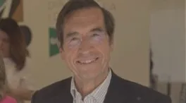 Mario Alonso Puig,(72) médico, sobre el sueño: «Hay que dormir mínimo siete horas; es cuando tu cuerpo previene enfermedades como el Parkinson o el Alzhéimer»