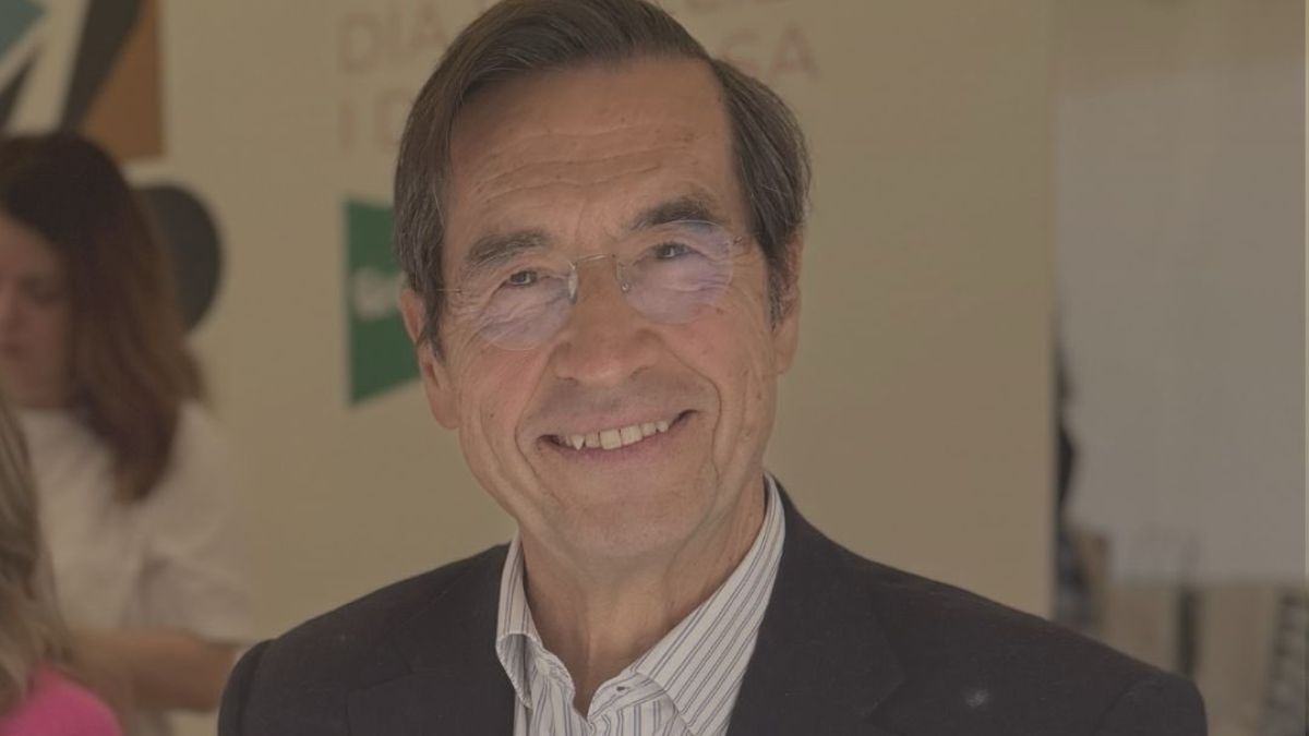 Mario Alonso Puig,(72) médico, sobre el sueño: «Hay que dormir mínimo siete horas; es cuando tu cuerpo previene enfermedades como el Parkinson o el Alzhéimer»