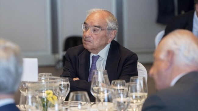 Archivan la querella contra el exministro Martín Villa por la muerte de Teófilo del Valle
