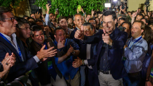 La moderación de Juanma Moreno no le da la mayoría absoluta y volverá a depender de Vox