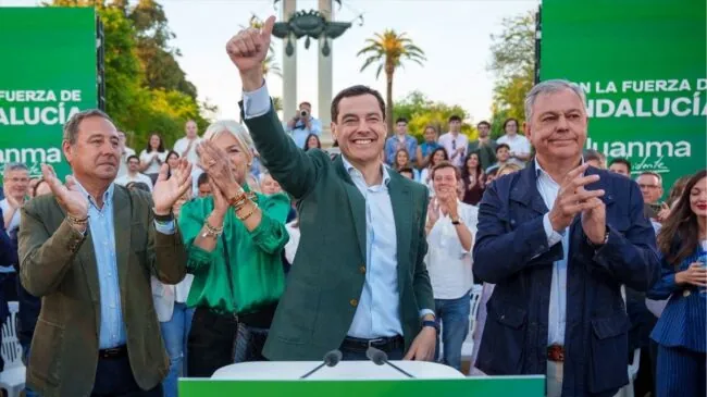La subida de Vox propicia que Juanma Moreno pierda la absoluta, según el último sondeo