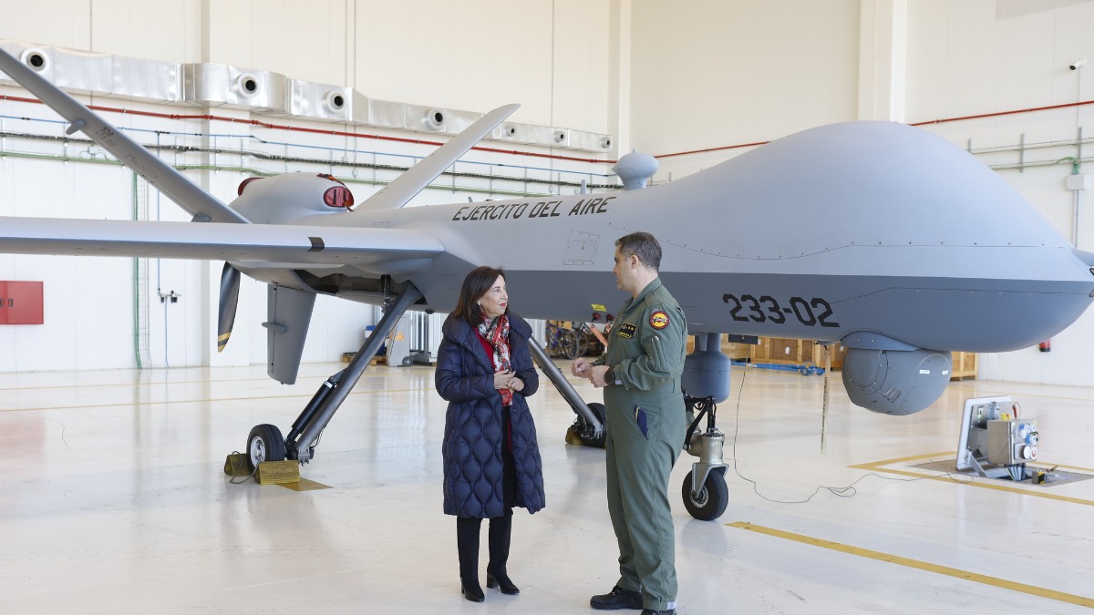 El Gobierno descarta reforzar a la Guardia Civil con drones militares en el Estrecho
