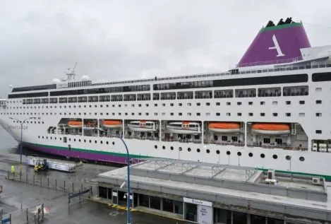 Sanidad autoriza el desembarque en La Coruña del crucero con 21 aislados por norovirus
