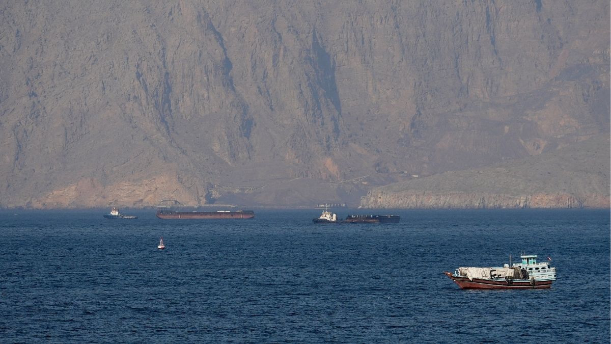 El Ejército iraní advierte de que atacará a cualquier buque que trate de cruzar Ormuz