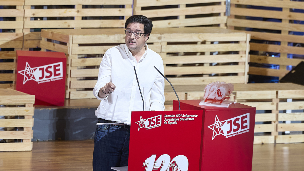 Óscar López: «Se redactan sumarios que podrían presentarse al Premio Planeta»