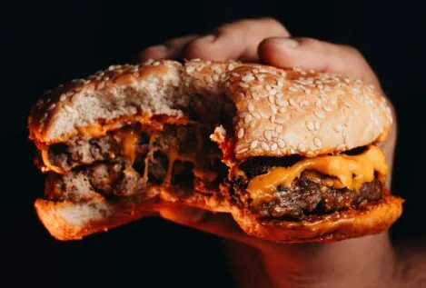 Pablo Ojeda, nutricionista, explica por qué tienes hambre tras comer: «Quizá el problema no es lo que comes, sino cómo lo haces»