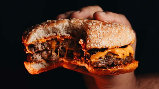 Pablo Ojeda, nutricionista, explica por qué tienes hambre tras comer: «Quizá el problema no es lo que comes, sino cómo lo haces»