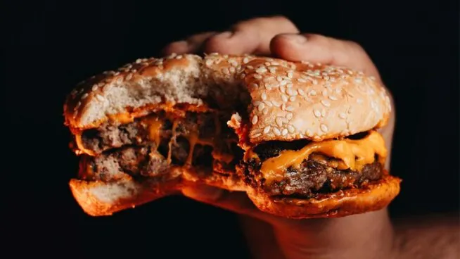 Pablo Ojeda, nutricionista, explica por qué tienes hambre tras comer: «Quizá el problema no es lo que comes, sino cómo lo haces»