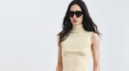 Los hemos encontrado en Mango y Zara: los cuatro pantalones con estampado tendencia esta primavera y que ya llevan las chicas más elegantes de Madrid