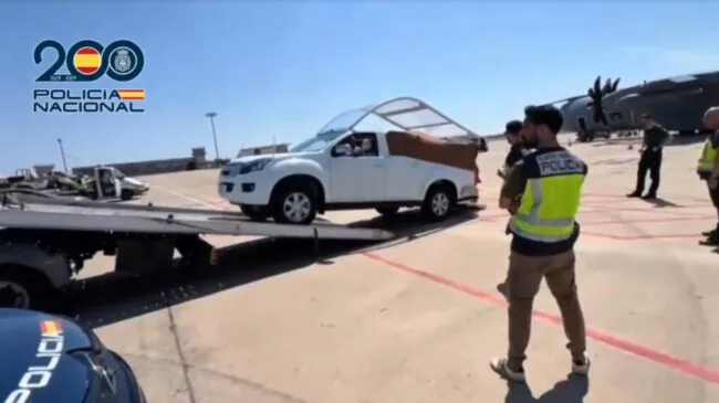 El papamóvil ya está en España: un avión del Ejército lo trae desde Roma