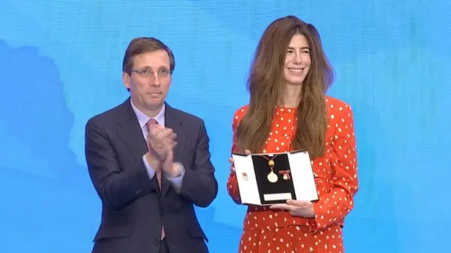 Paula Quinteros recibe la Medalla de la ciudad de Madrid