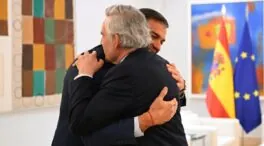 Sánchez se reúne con el ex primer ministro Gordon Brown en plena crisis de Starmer