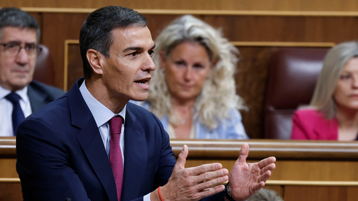 Pedro Sánchez expresa en el Congreso todo su apoyo al expresidente Zapatero