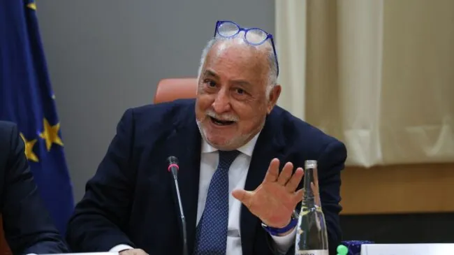 Pere Navarro, sobre la baliza V-16: «Todos son ventajas, deberíamos estar orgullosos»