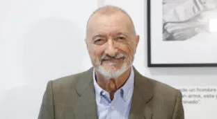 Pérez-Reverte: «Tuve una infancia feliz porque era un niño libre; Cartagena era un puerto de mar con marinos de todo el mundo»