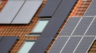 Barrios solares: ahorrar en la factura sin poner placas en casa
