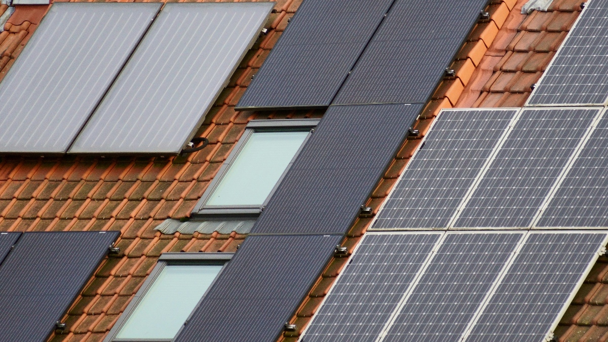 Barrios solares: ahorrar en la factura sin poner placas en casa