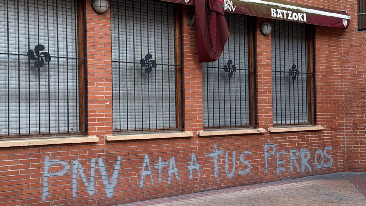 El PNV de Vizcaya denuncia pintadas contra la Ertzaintza en su sede de Baracaldo