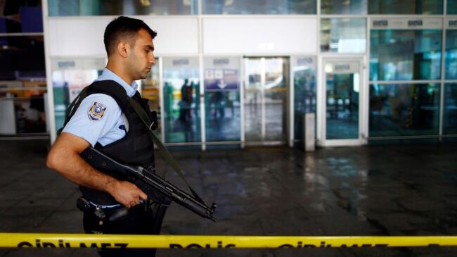Un hombre mata a tiros a seis personas, hiere a otras ocho y se da a la fuga en el sur de Turquía
