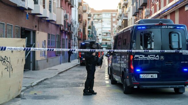 Un hombre detenido por la muerte de su pareja tras arrojarla por la ventana en Carabanchel