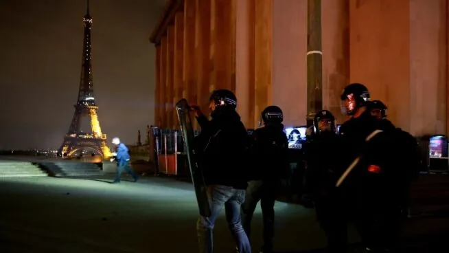 Disturbios en París tras la clasificación del PSG para la final: 127 detenidos y 11 heridos
