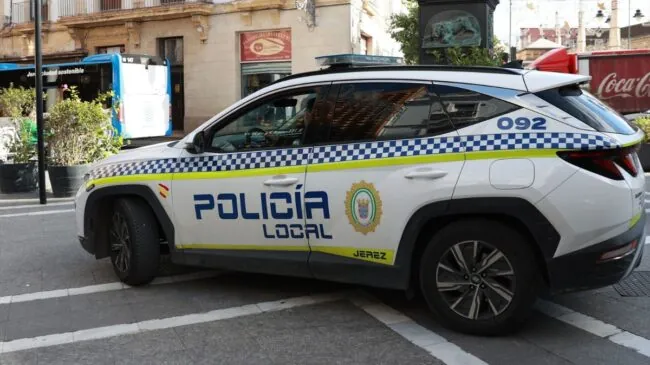 Muere un motorista tras chocar contra un camión de la basura en Jerez