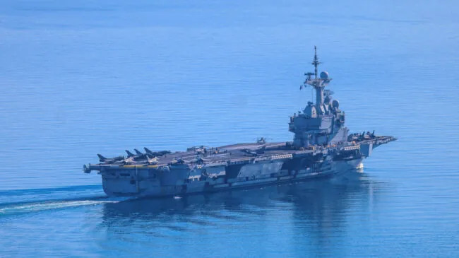 Francia envía un portaaviones al Mar Rojo para estar listo ante una posible misión en Ormuz