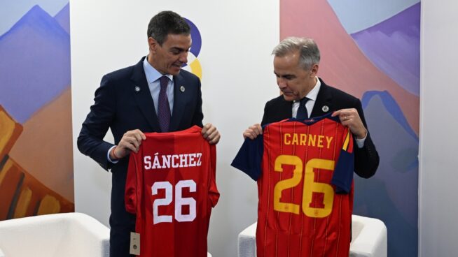 Sánchez se reúne con el canadiense Carney en plena amenaza de Trump de retirar sus tropas