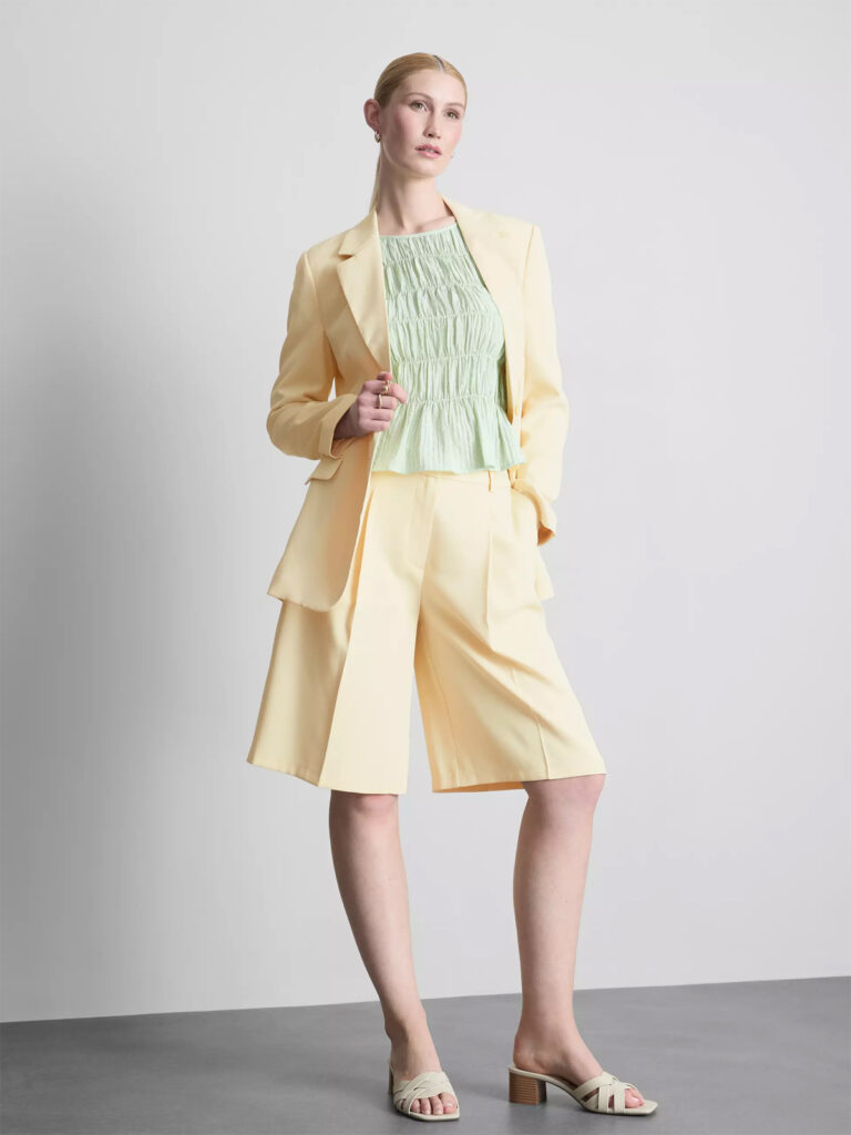 Traje de chaqueta amarillo de Primark. (PVP: americana - 26€ // bermudas - 14€)