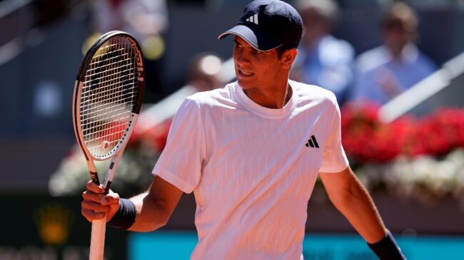 Rafa Jódar destroza al estadounidense Kovacevic en su debut en Roland Garros