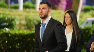 El futbolista Rafa Mir, condenado a ocho años y medio de cárcel por agresión sexual y lesiones