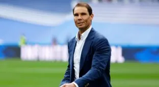 Así cuida su piel (y su salud) Rafa Nadal a sus 39 años: «Combino fotoprotección tópica con oral»