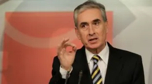 El exministro Ramón Jáuregui pide al PSOE  un congreso extraordinario urgente