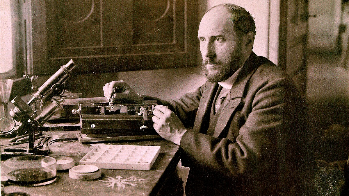 Ramón y Cajal, nobel de medicina, lo dijo a sus 68 años: «La felicidad está en el día a día y en el esfuerzo que nos lleva a tener éxito en la vida»