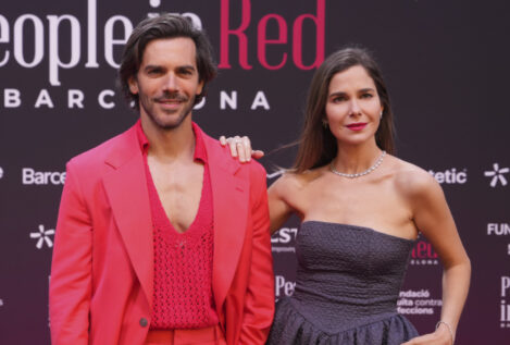 El refugio de Marc Clotet y Natalia Sánchez en Gerona: casas blancas, paisaje de ensueño y «el pueblo maravilloso donde vivió Dalí»