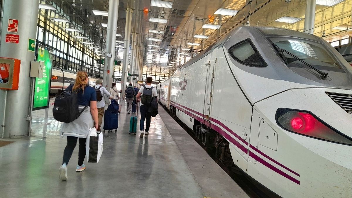 Renfe aumenta durante el verano la frecuencia de trenes Alvia entre Madrid y Cádiz