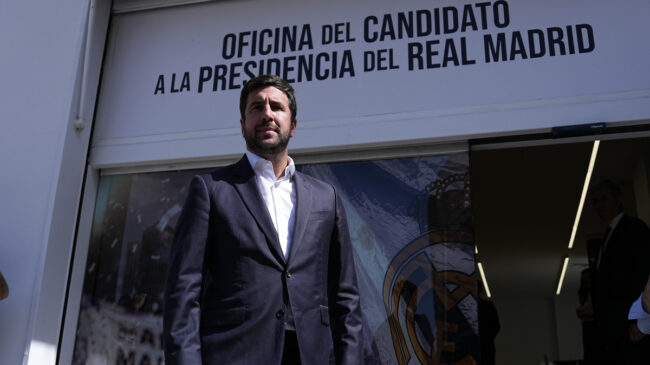 Riquelme inaugura su sede electoral junto al Bernabéu y pide un debate a Florentino