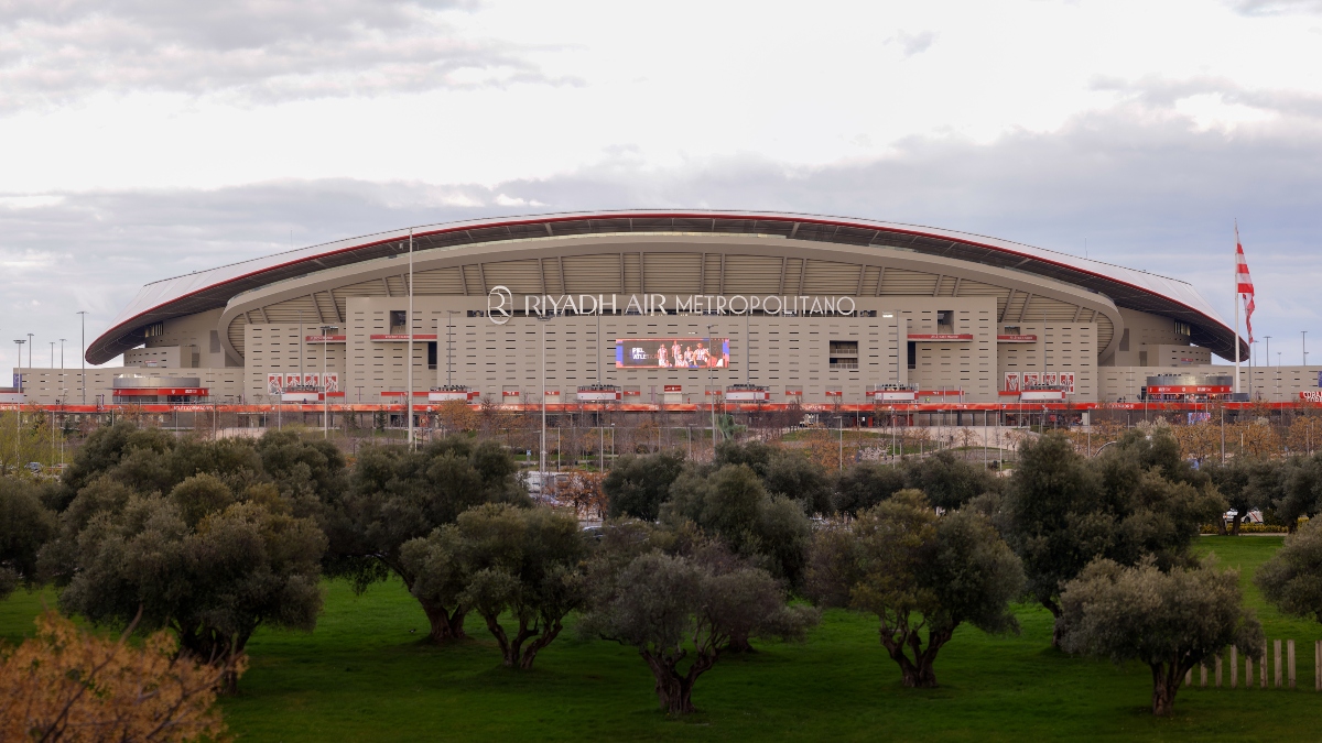 El Metropolitano refuerza la limpieza en Las Rosas durante las noches de concierto