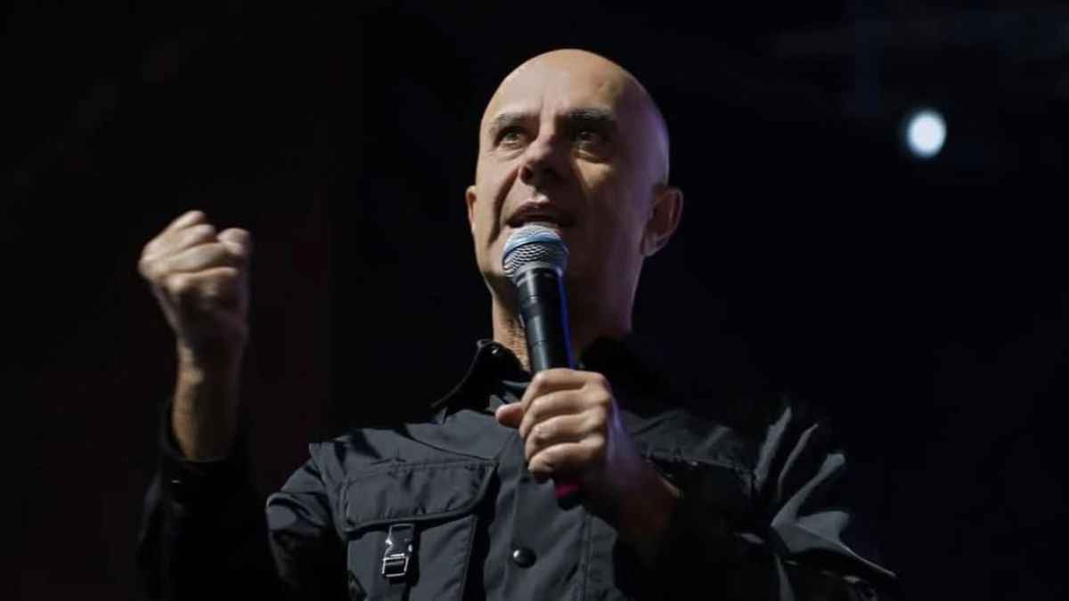 La lección de Robin Sharma (61), escritor, sobre errores cometidos: «El pasado no es una cárcel donde quedarse a vivir, sino una escuela donde aprender; la felicidad depende de ti»