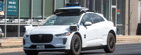 ¿Subirías a un vehículo sin conductor? Así son los robotaxis que darán servicio en Europa